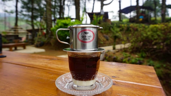 Membuat kopi dengan vietnam drip