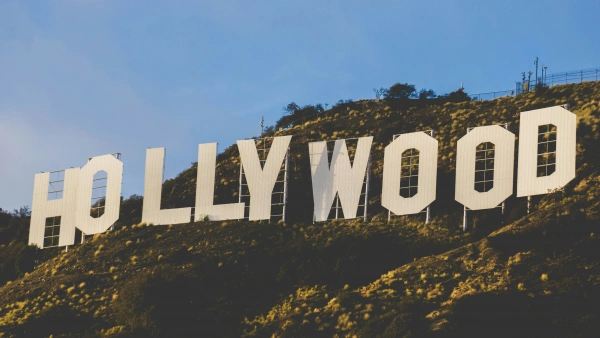 Netizen Blok Massal Akun Sosial Media Para Artis Hollywood